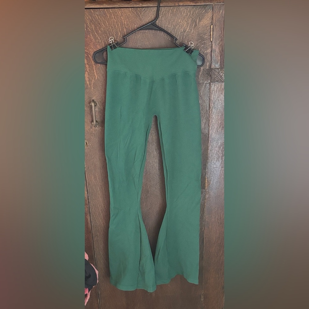 NVGTN Balsam Green Sports Bra and Leggings Set LG/XL - Picture 14 of 16